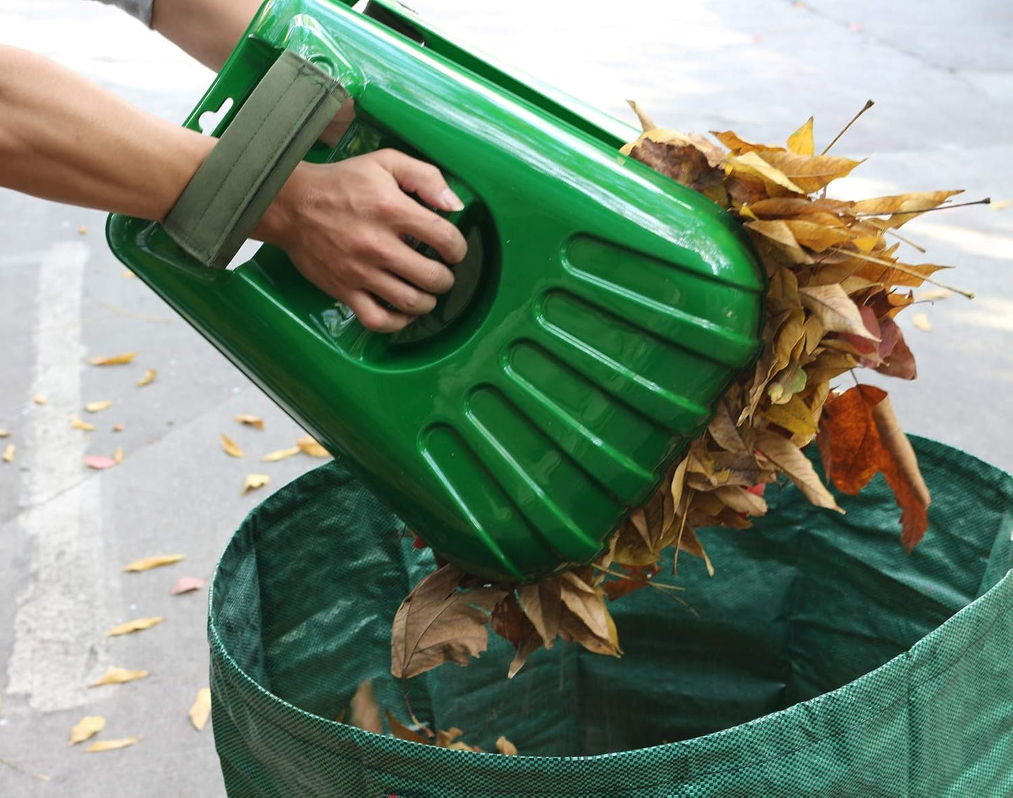 Gardzen Large Leaf Scoop Hand Rakes, Debris and Yard Waste Removal, Comes with 72 Gallon Garden Bag, Work Gloves, Protective Pads