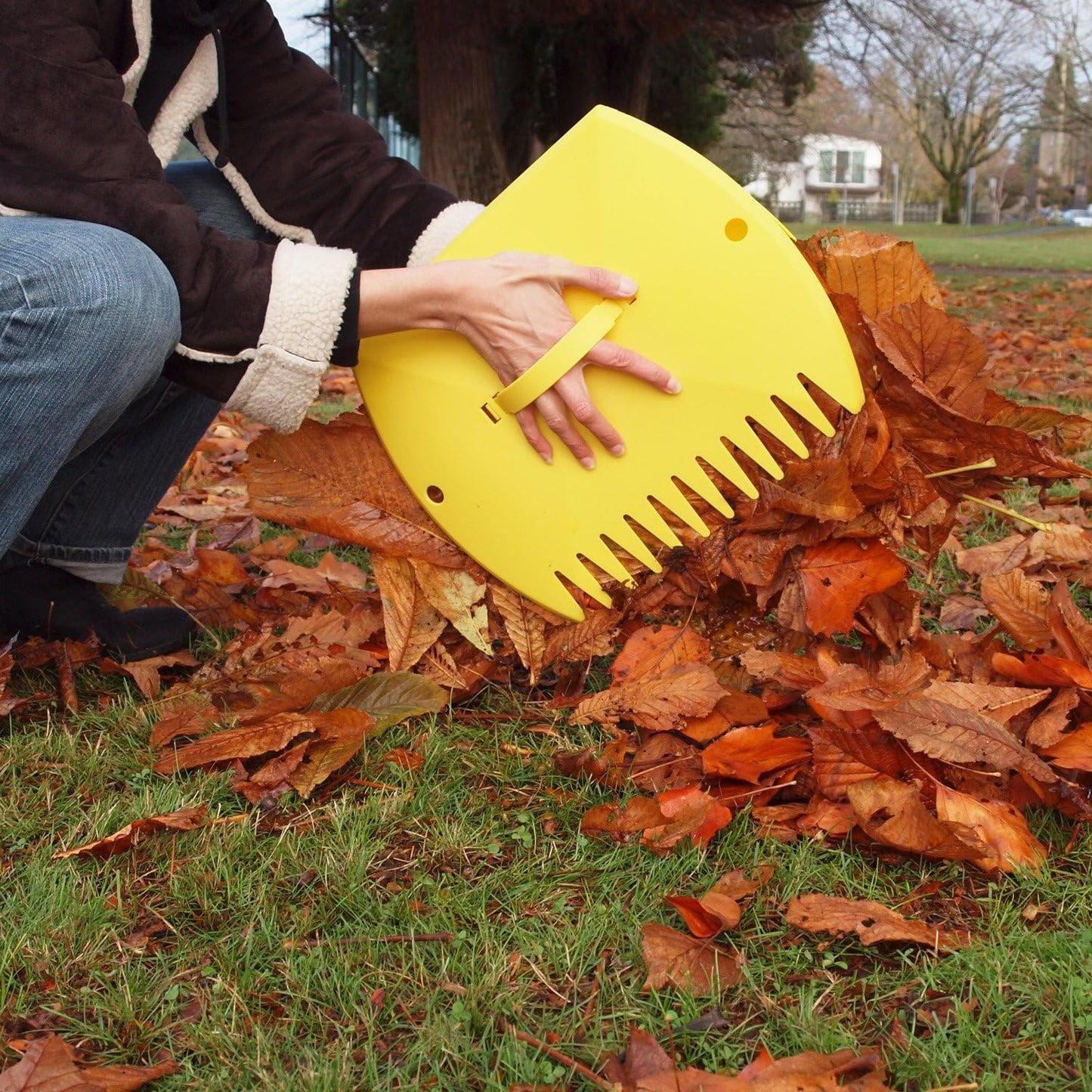 GardenHOME Leaf Scoops Hand Rakes, Large Leaf Grabbers for Yard Work and Garden Use, Clear and Collect Garden Rake, Leaf Scooper and Claws for Leaves, Lawn Debris, and Trash Cleanup, Yellow