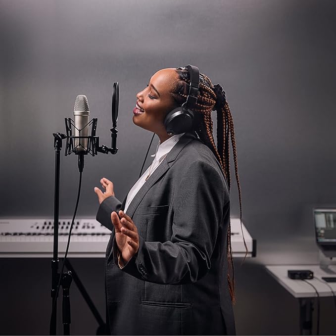 Rode NT1 5th Generation Condenser Microphone with SM6 Shockmount and Pop Filter,Silver