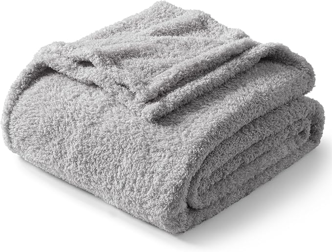Exclusivo Mezcla Fleece King Size Bed Blanket, Ultra Soft, Lightweight and Fuzzy Light Grey Blanket for Women, Home Decor, 90x104 Inches