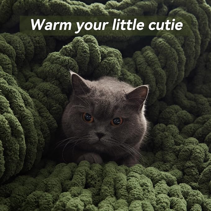Negwoo Chunky Knit Throw Blanket, 30''*40'' Knitted Throw Chenille Yarn for Bed Couch, Handmade Green Crochet Big Thick Blanket, Machine Washable Cute Comfy Blanket for Home Decor