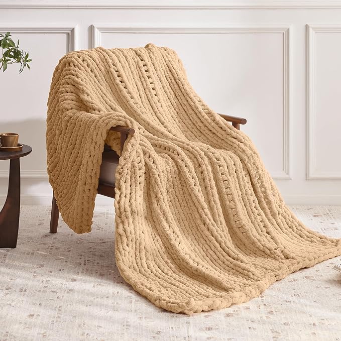 Negwoo Chunky Knit Throw Blanket, 30''*40'' Knitted Throw Chenille Yarn for Bed Couch, Handmade Beige Crochet Big Thick Blanket, Machine Washable Cute Comfy Blanket for Home Decor