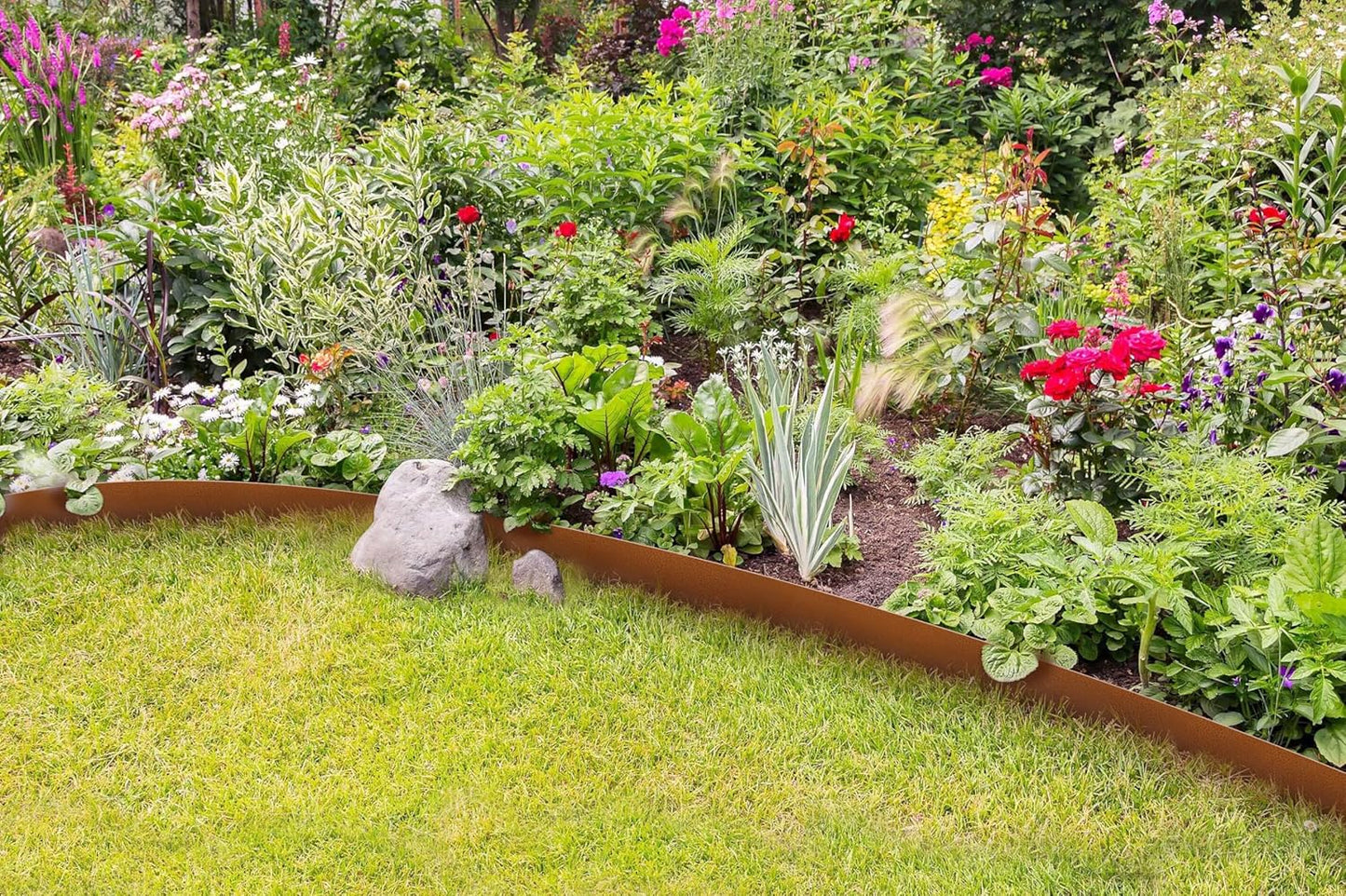 KOL Corten Steel Pre-Rusted Garden Lawn Edging - 6-Pack Metal Landscape Edging Strips - Heavy Duty Hammer-in Cor-Ten Steel Rust Border with 7 Clips - 14-Gauge - 40" L x 5.5" H (20FT Total Length)